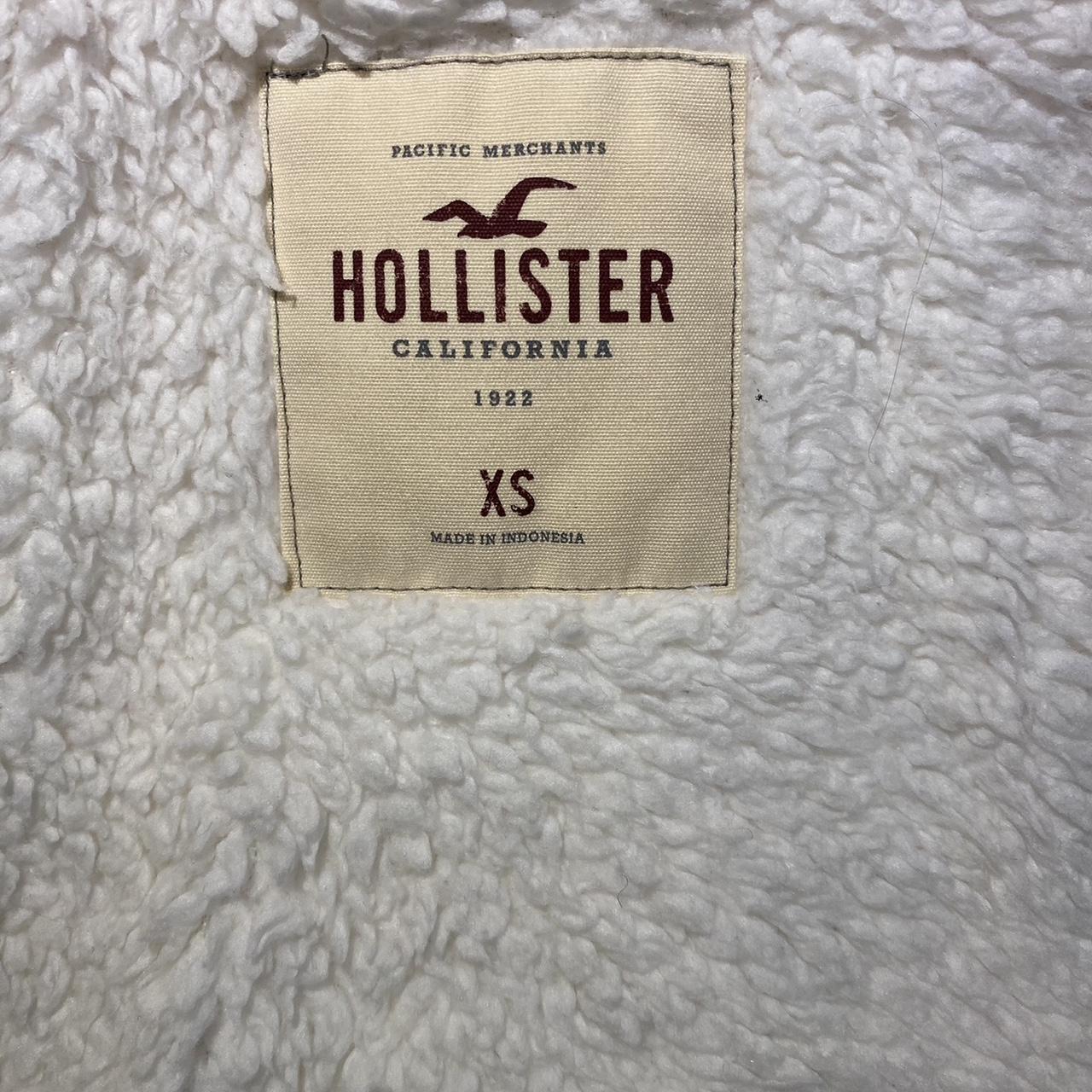 NEED GONE Hollister pink puffer jacket so cosy and Depop