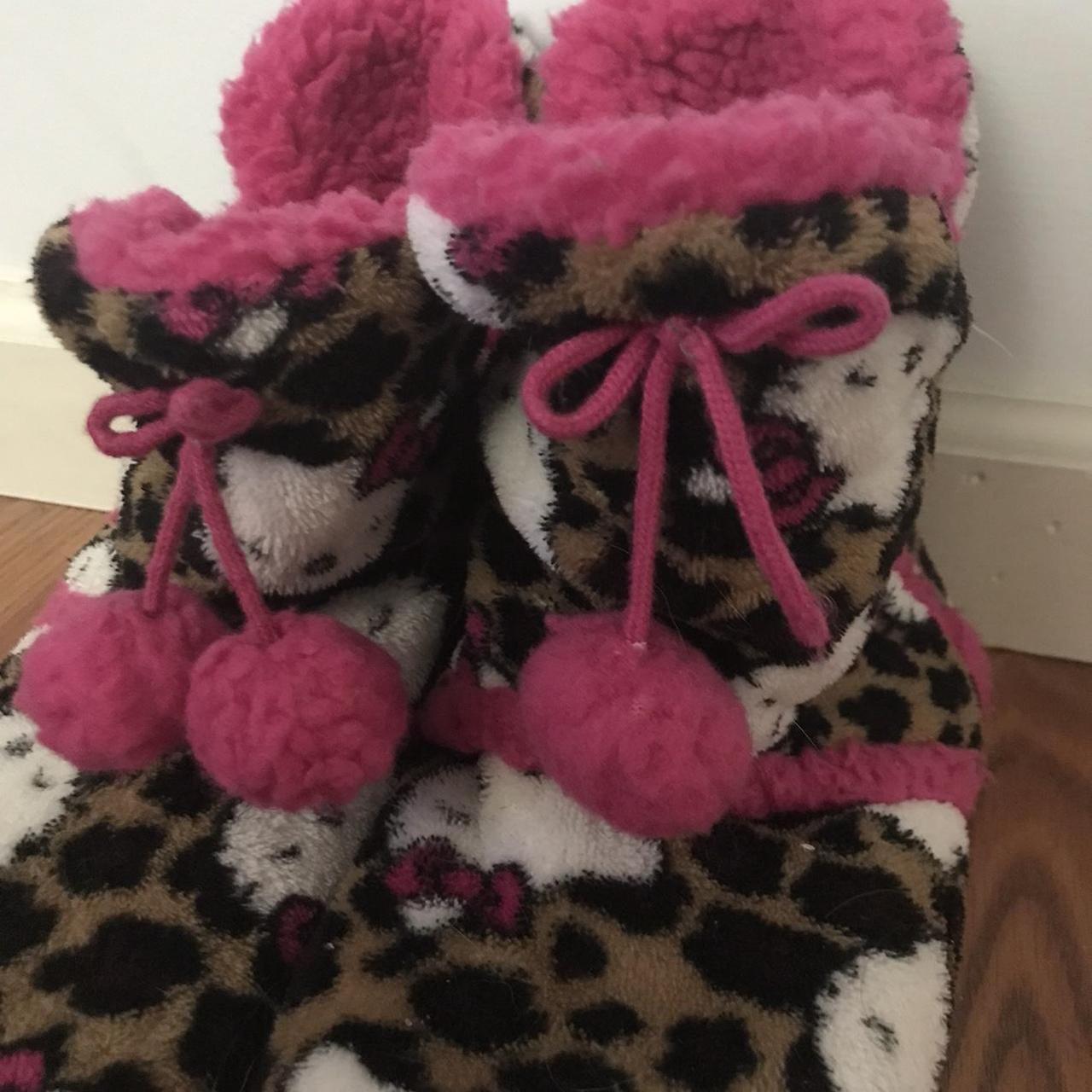 Hello Kitty Women's Pink and Black Slippers Depop