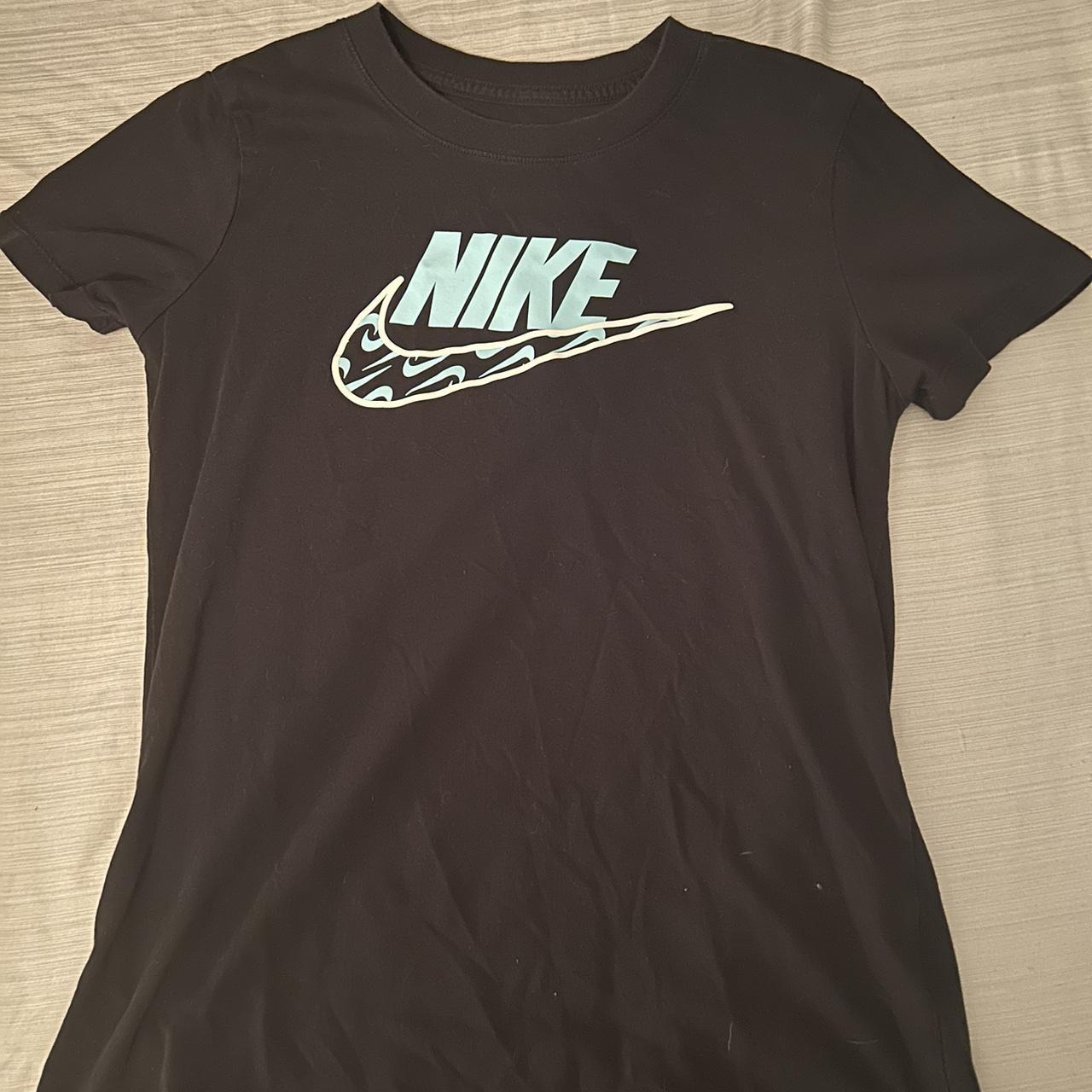 turquoise and black nike shirt