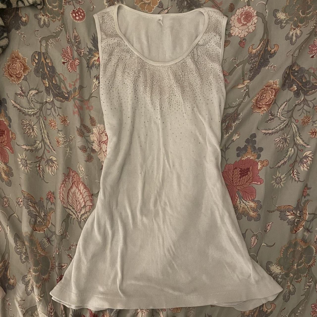 Sparkly white top. The size isn’t there but I would... - Depop