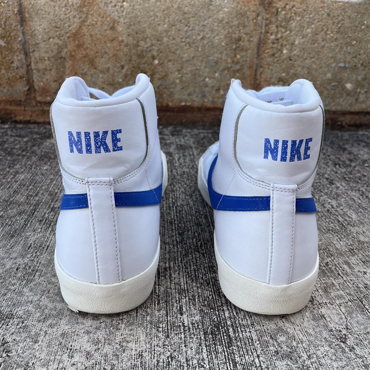 Nike Men's White and Blue Trainers (2)