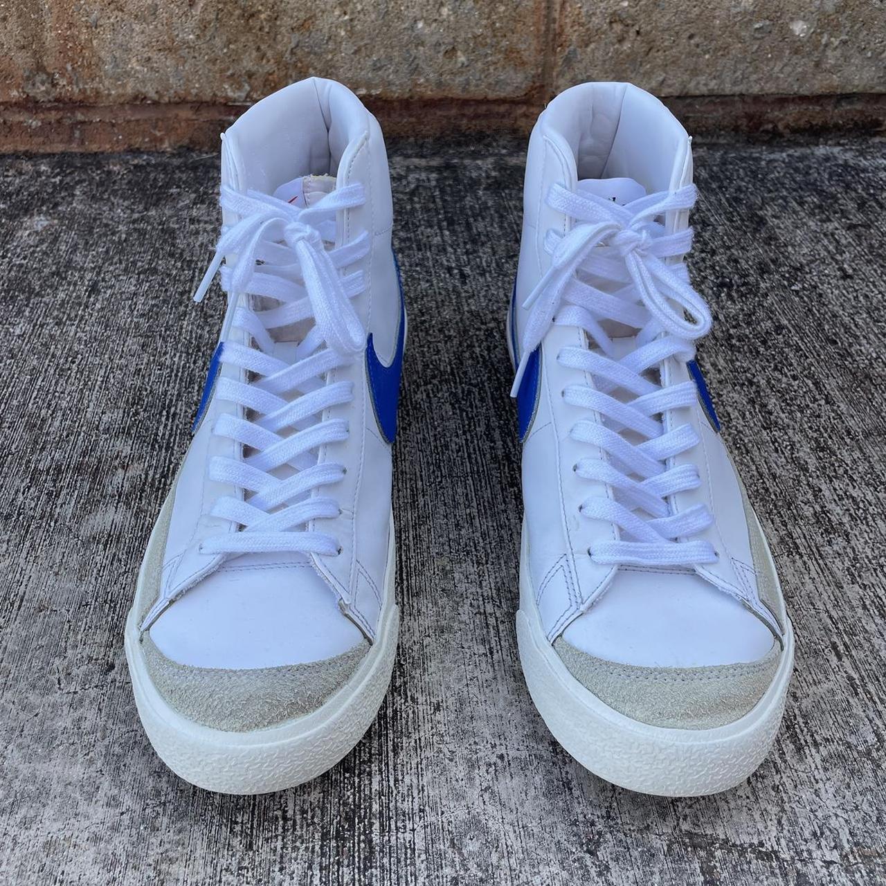 Nike Men's White and Blue Trainers (3)