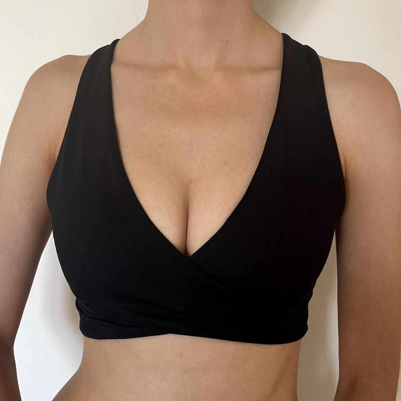 Crossover V-Neck Sports Bra