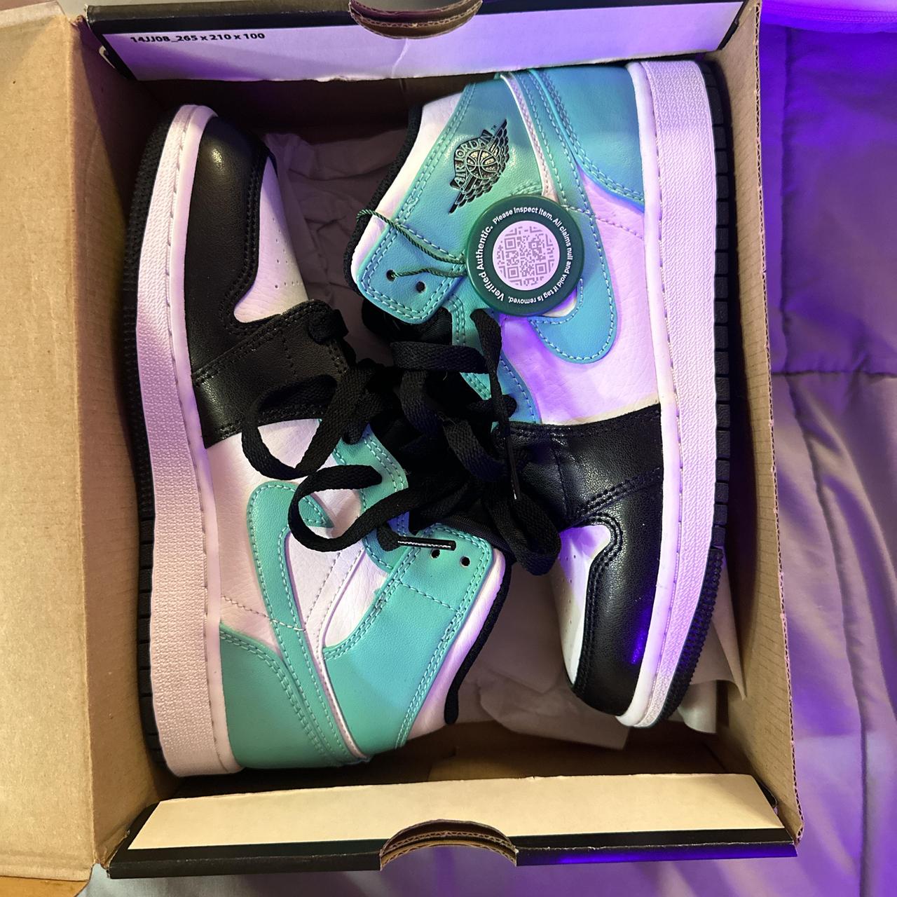 Air Jordan 1 Mid (GS) Tiffany Blue 3.5Y 22.5... - Depop