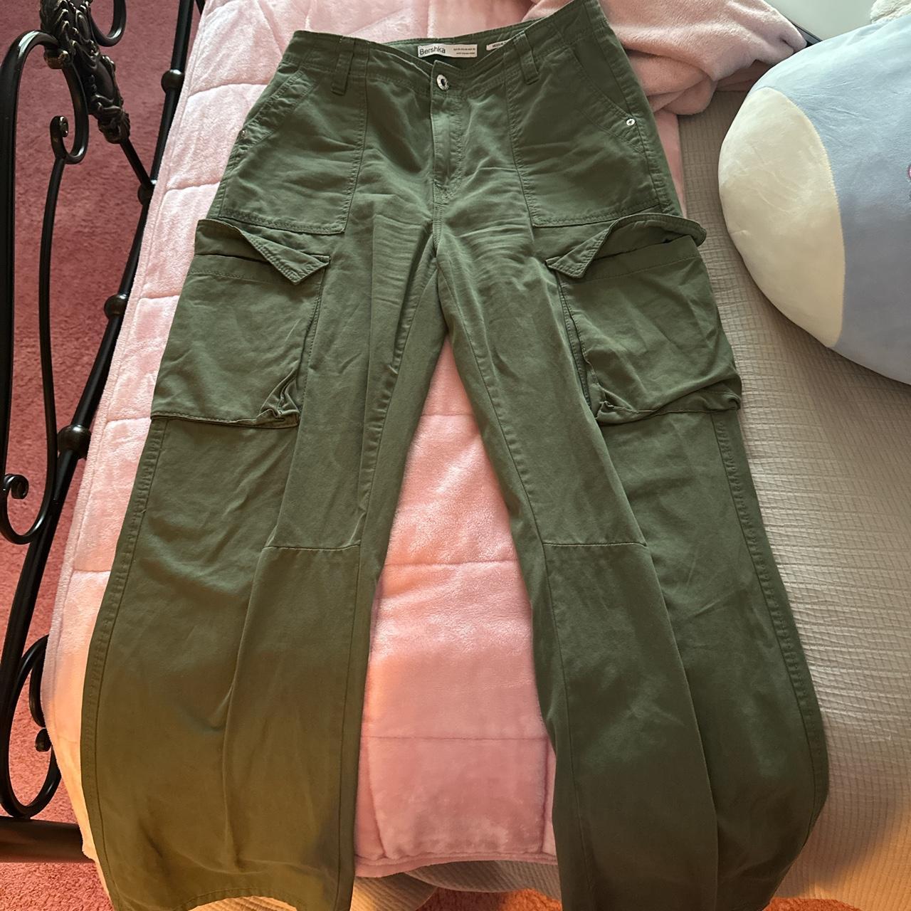 army-green-cargo-pants-mid-rise-size-6-depop