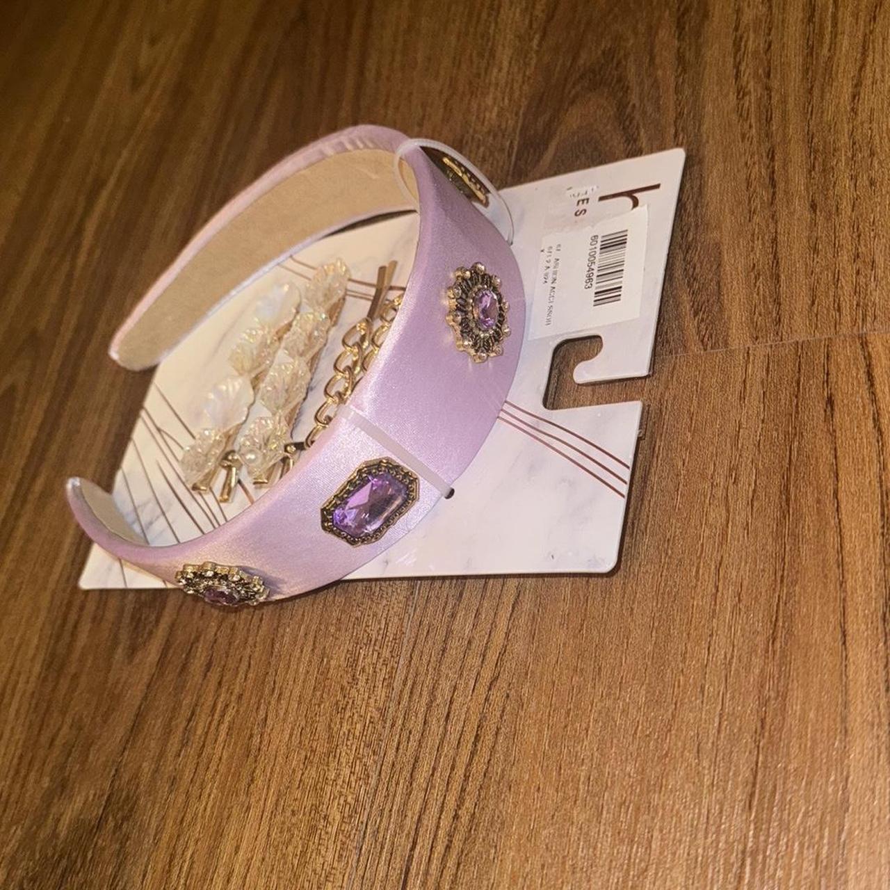 item listed by sanaicloset