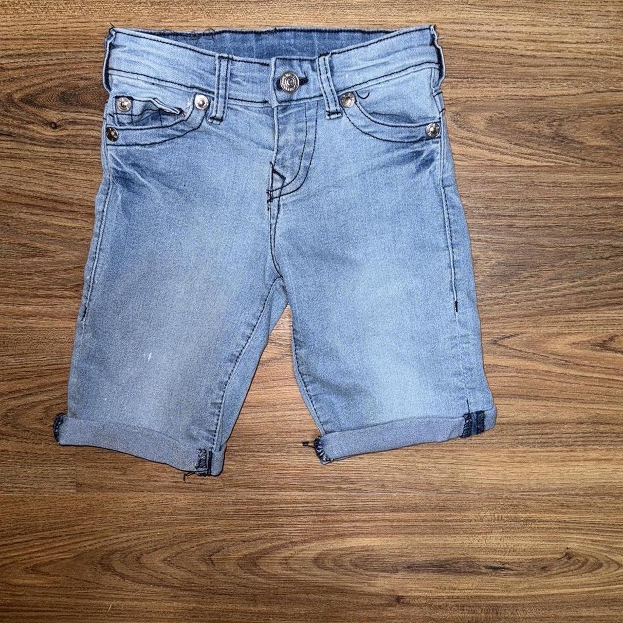 item listed by sanaicloset