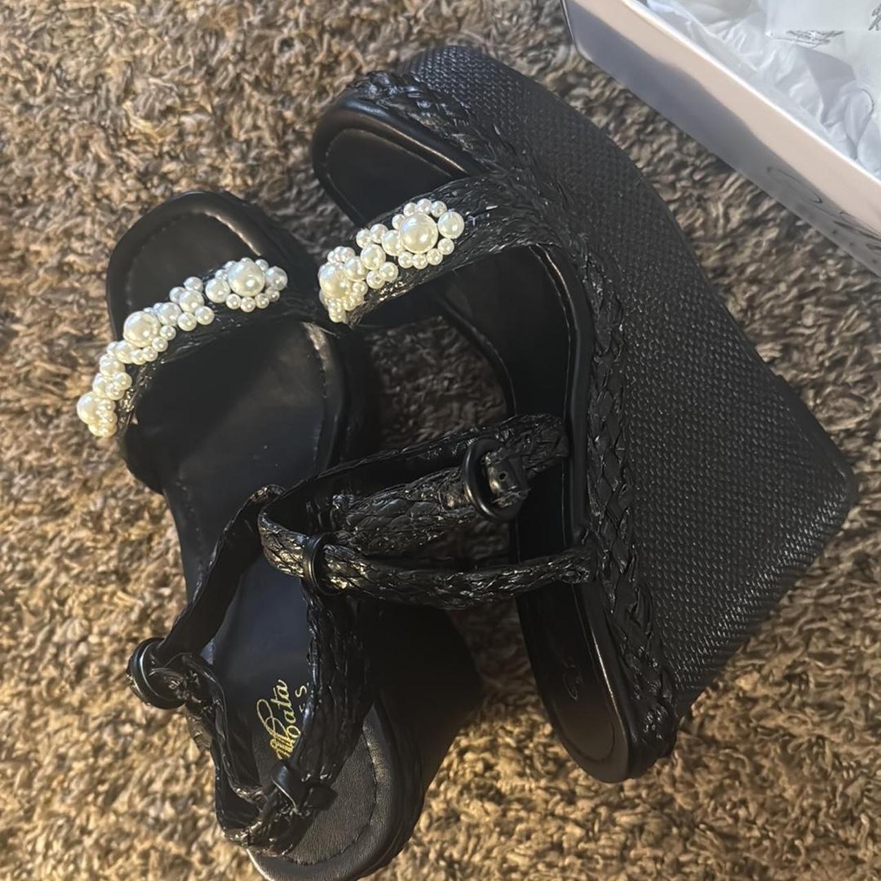 item listed by sanaicloset