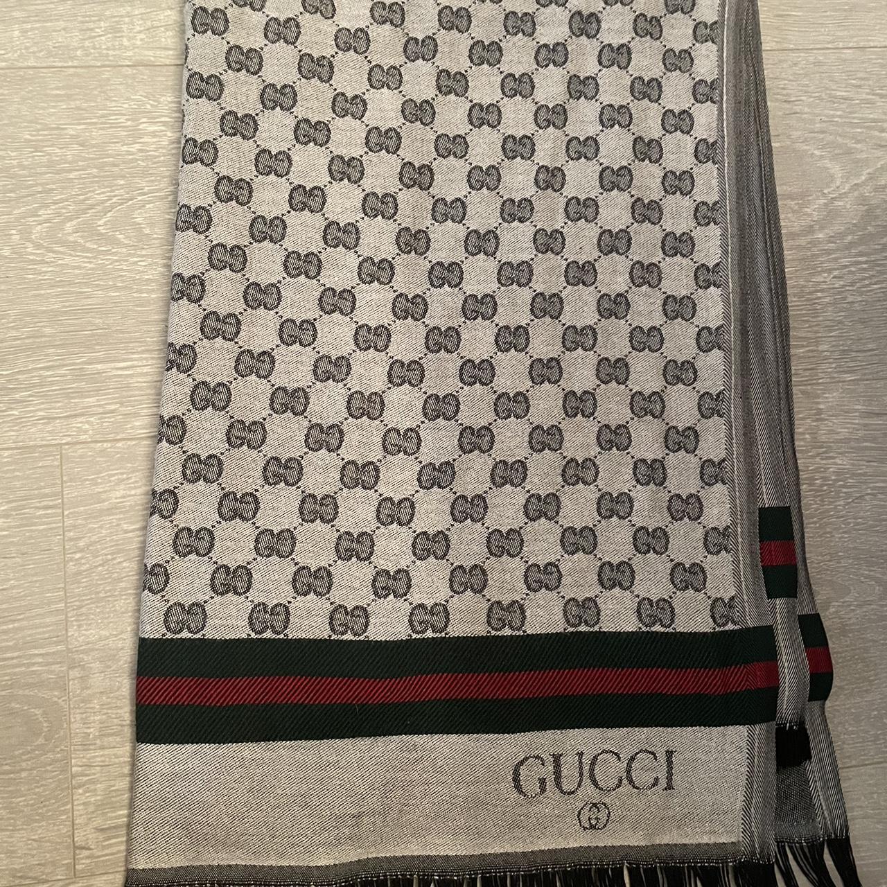 Gucci scarf - Depop