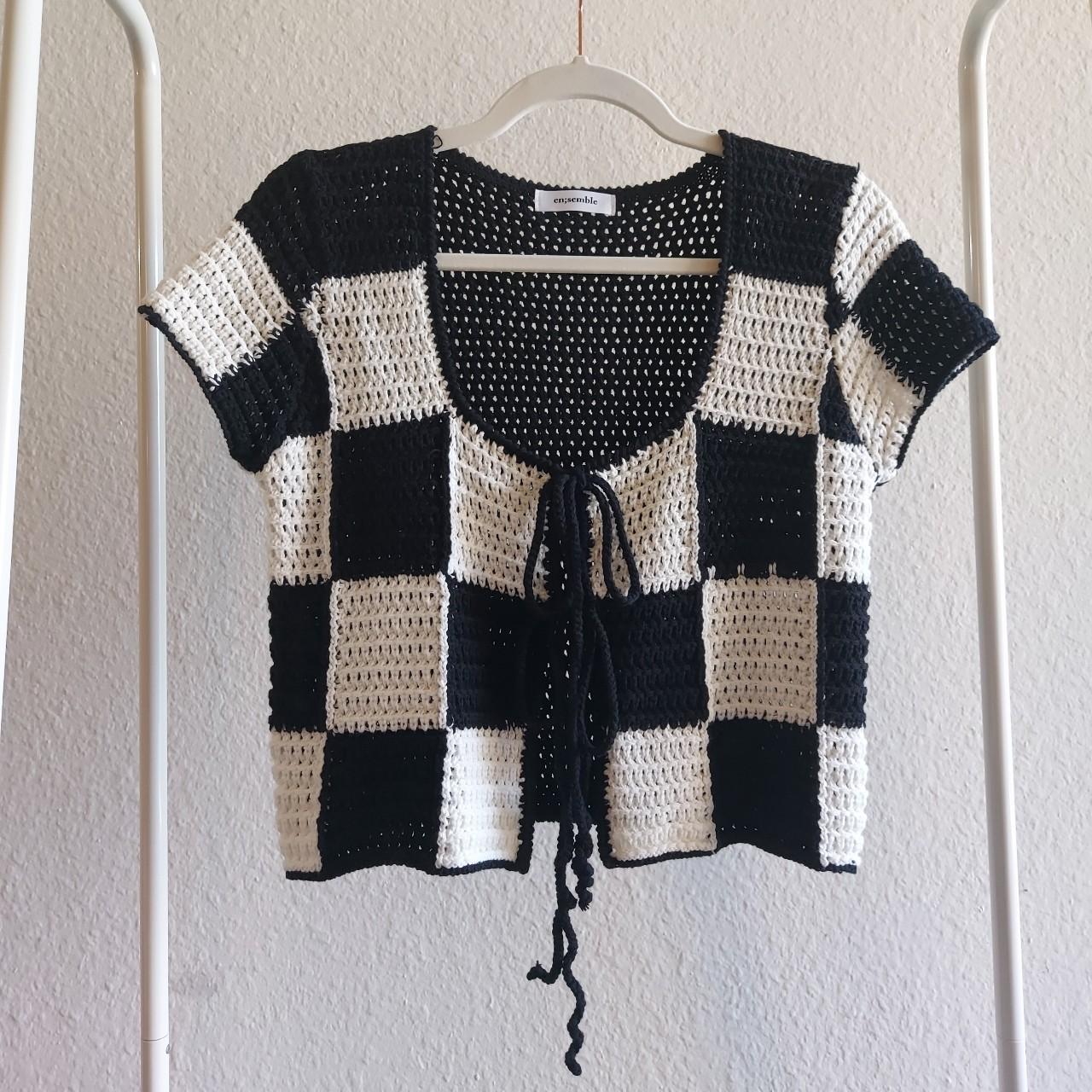 Women's Black and White Top | Depop