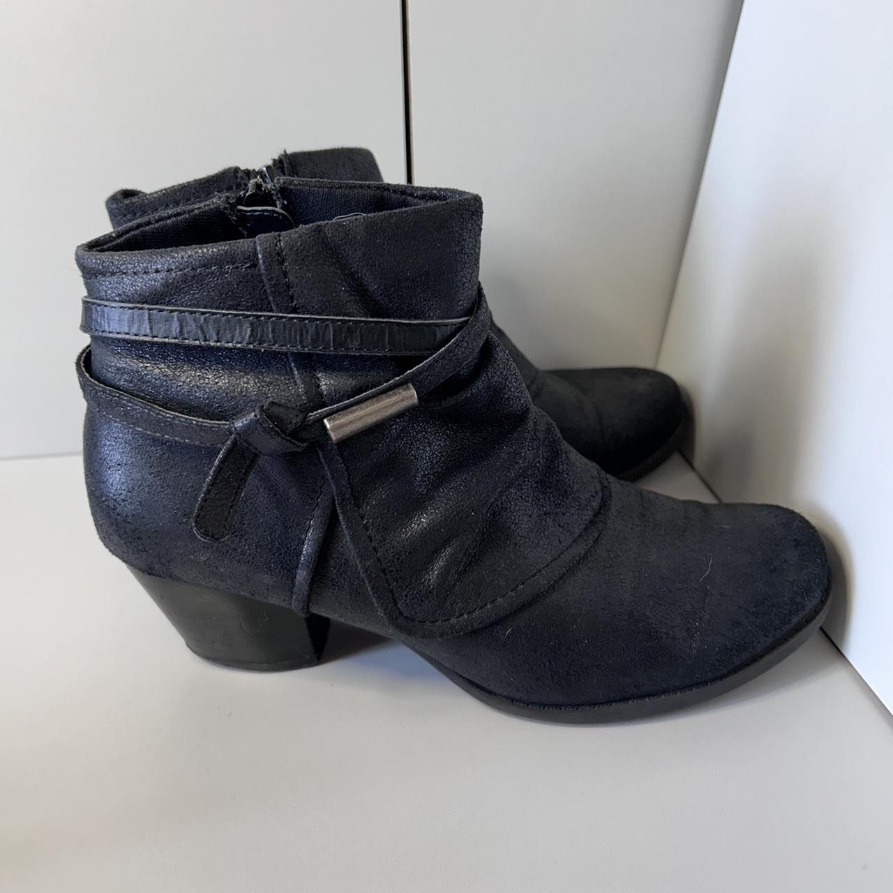 Women's Baretraps Rhapsody black zip-up Depop