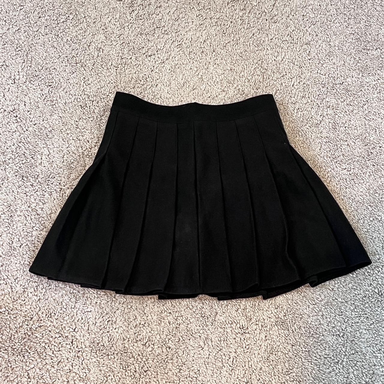 Black high waisted pleated mini skirt hotsell