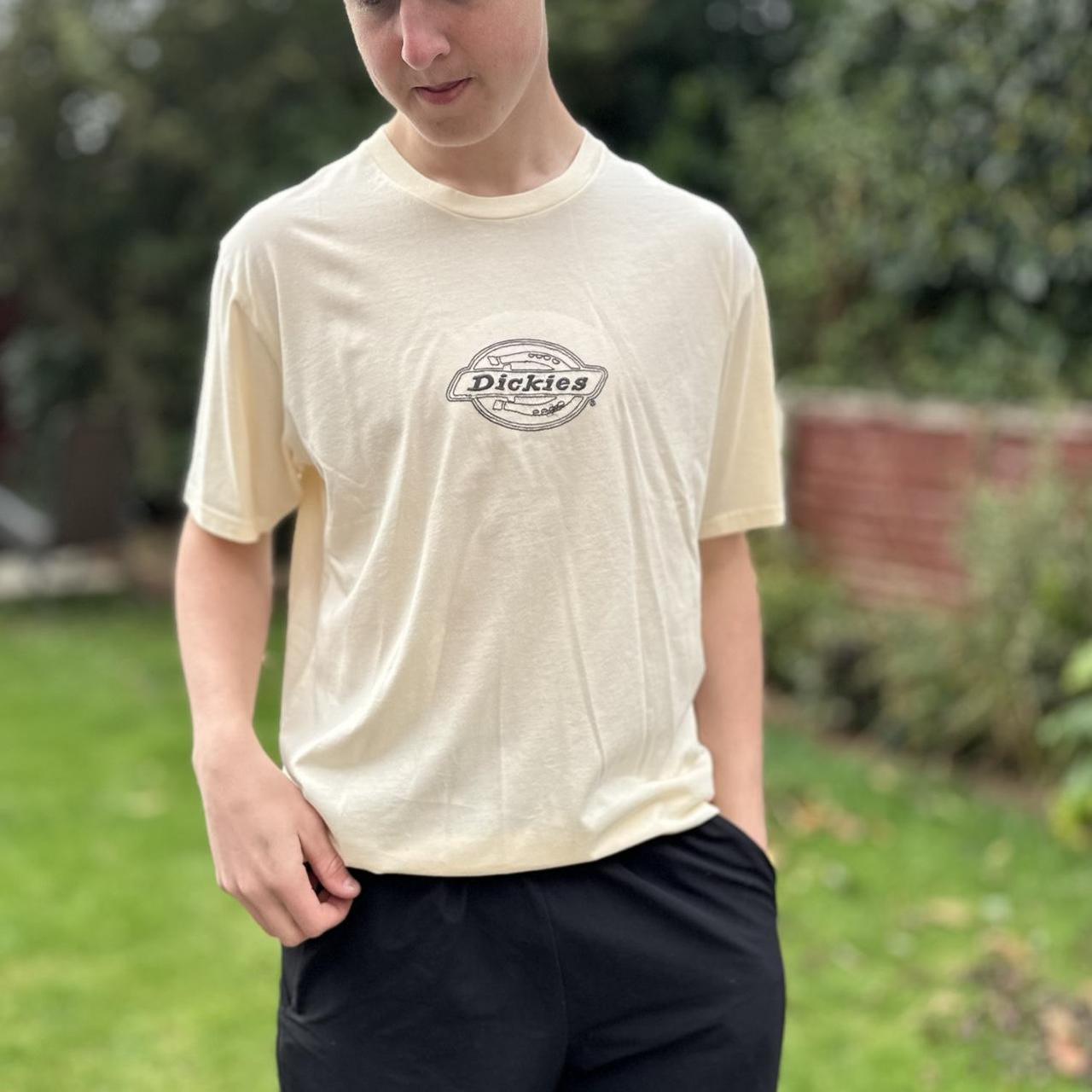 Tシャツ・カットソー DICKIES Men T-shirt Yellow Cream DK0A4Z8Y F901 Dickies Rope Chest Logo T-Shirt | OAK BUFF | SVD