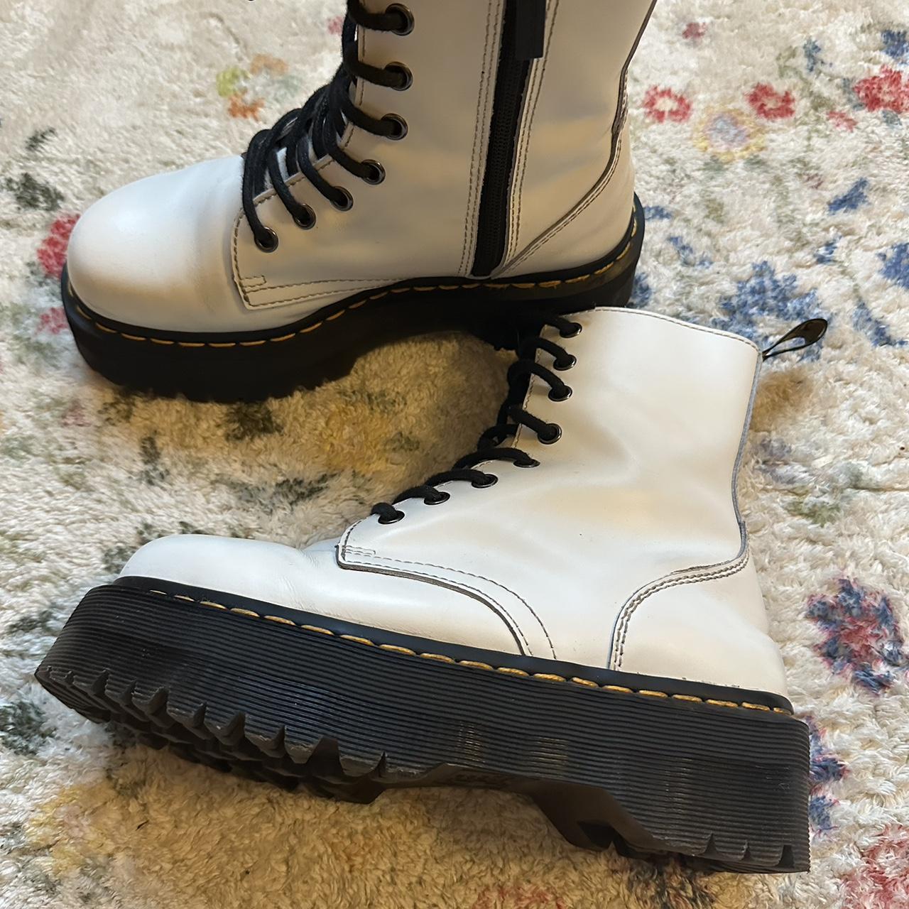 Depop doc best sale martens size 7