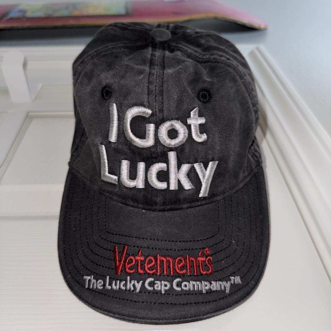 オンライン売り VETEMENTS I GOT LUCKY キャップ - 帽子