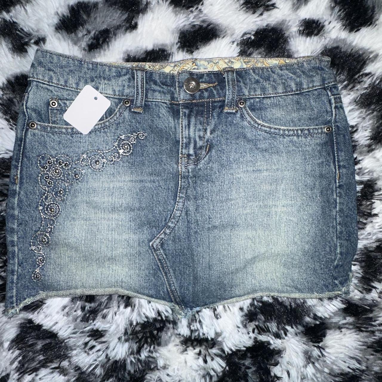 item listed by _euphoric_thrifts_