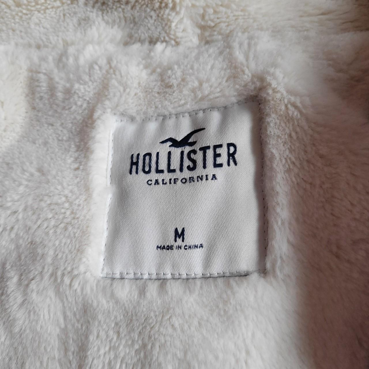 Super cute hollister zipper So cute and super... - Depop