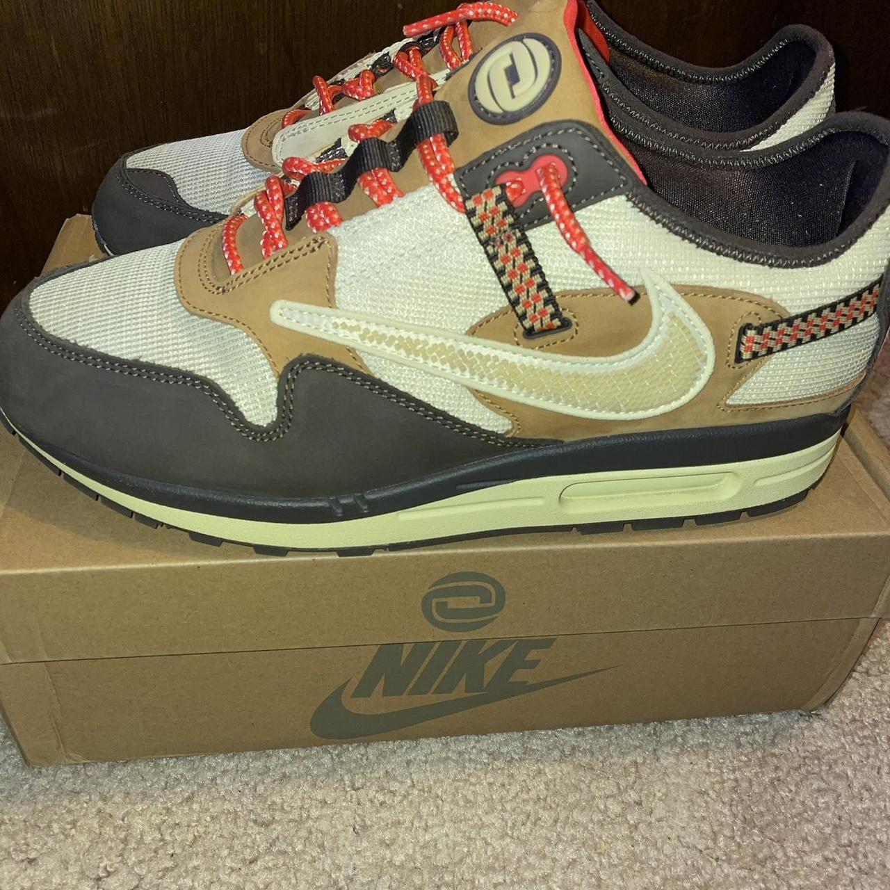 travis air max