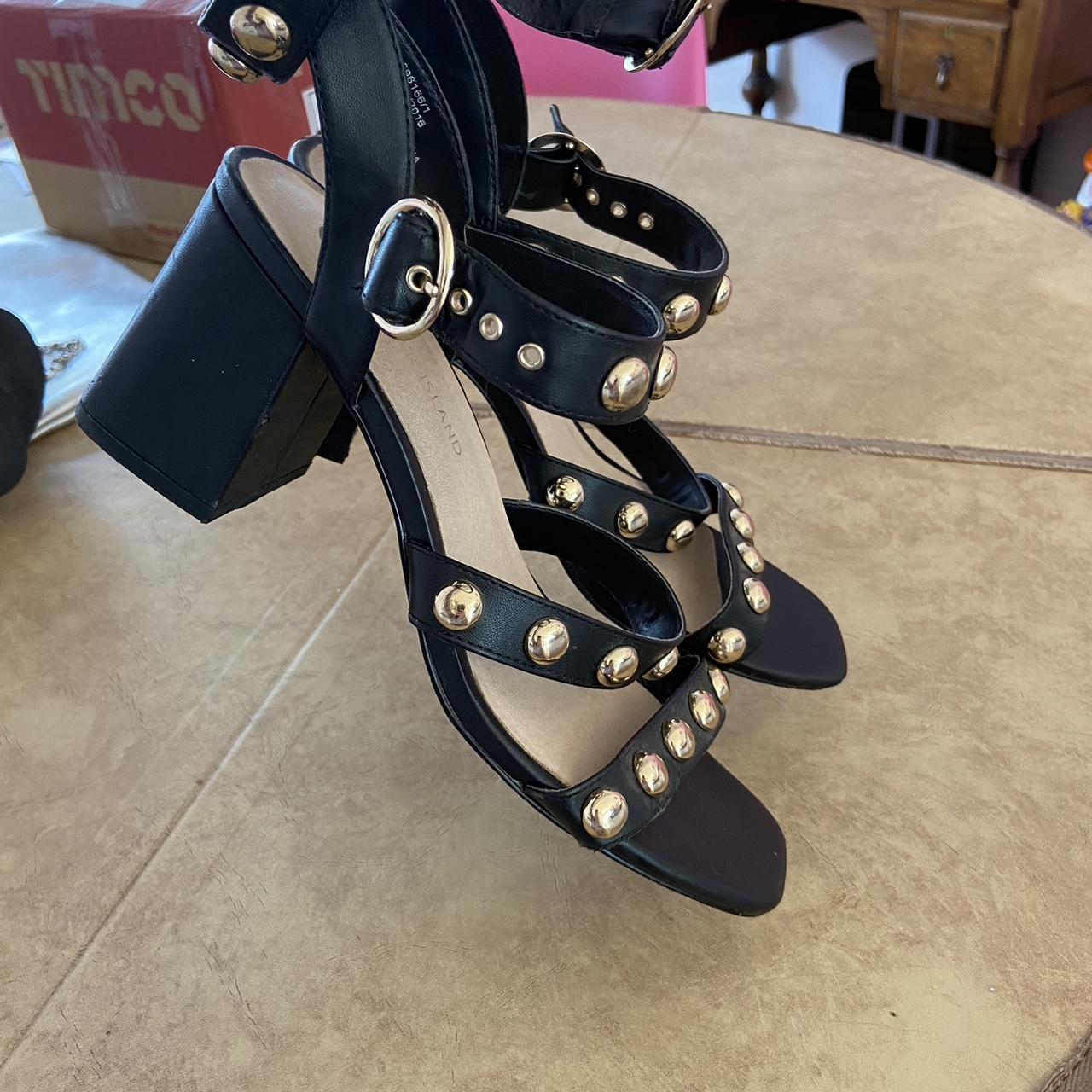 River Island Women's Gold and Black Sandals Depop