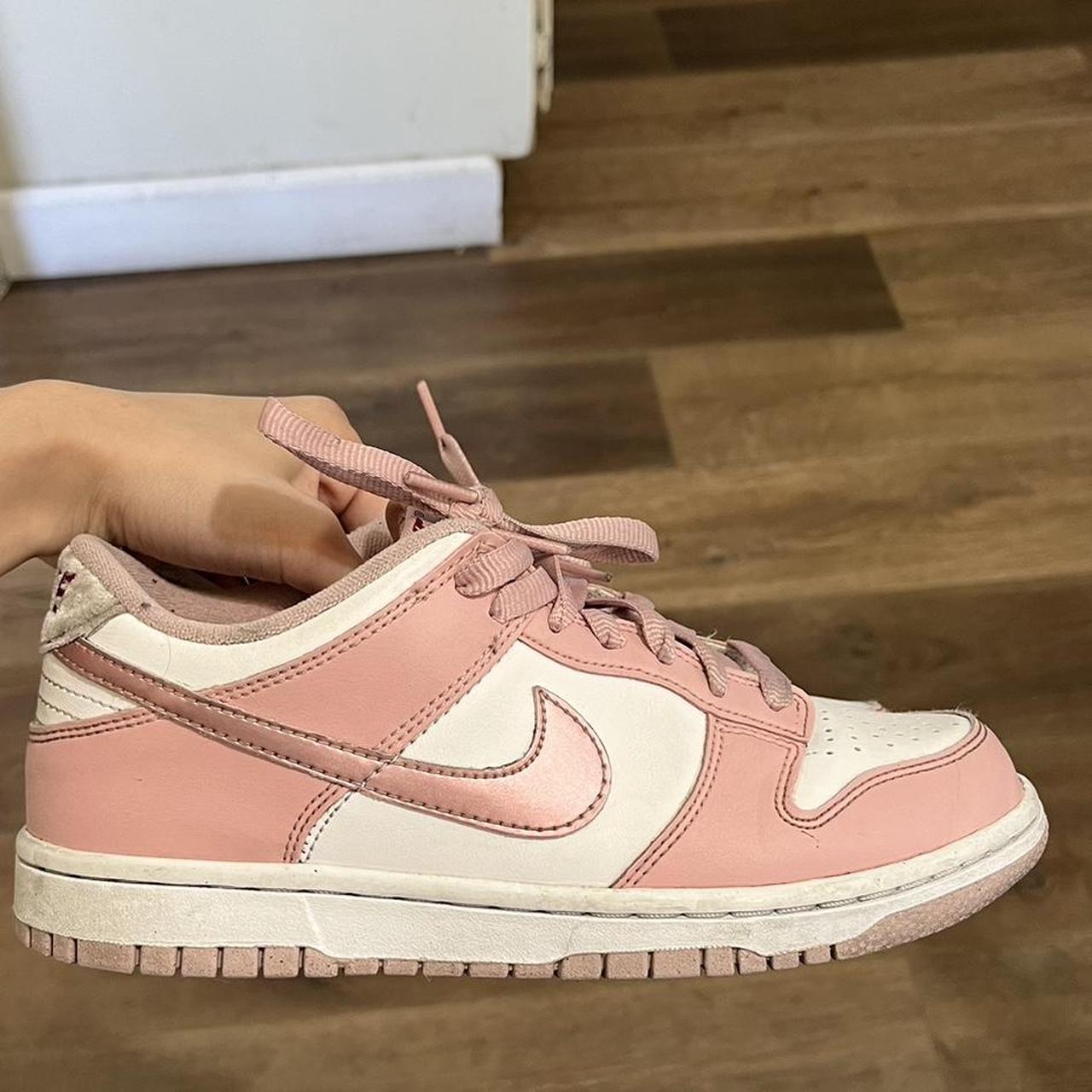 nike running flex experience 10 trainers in pink