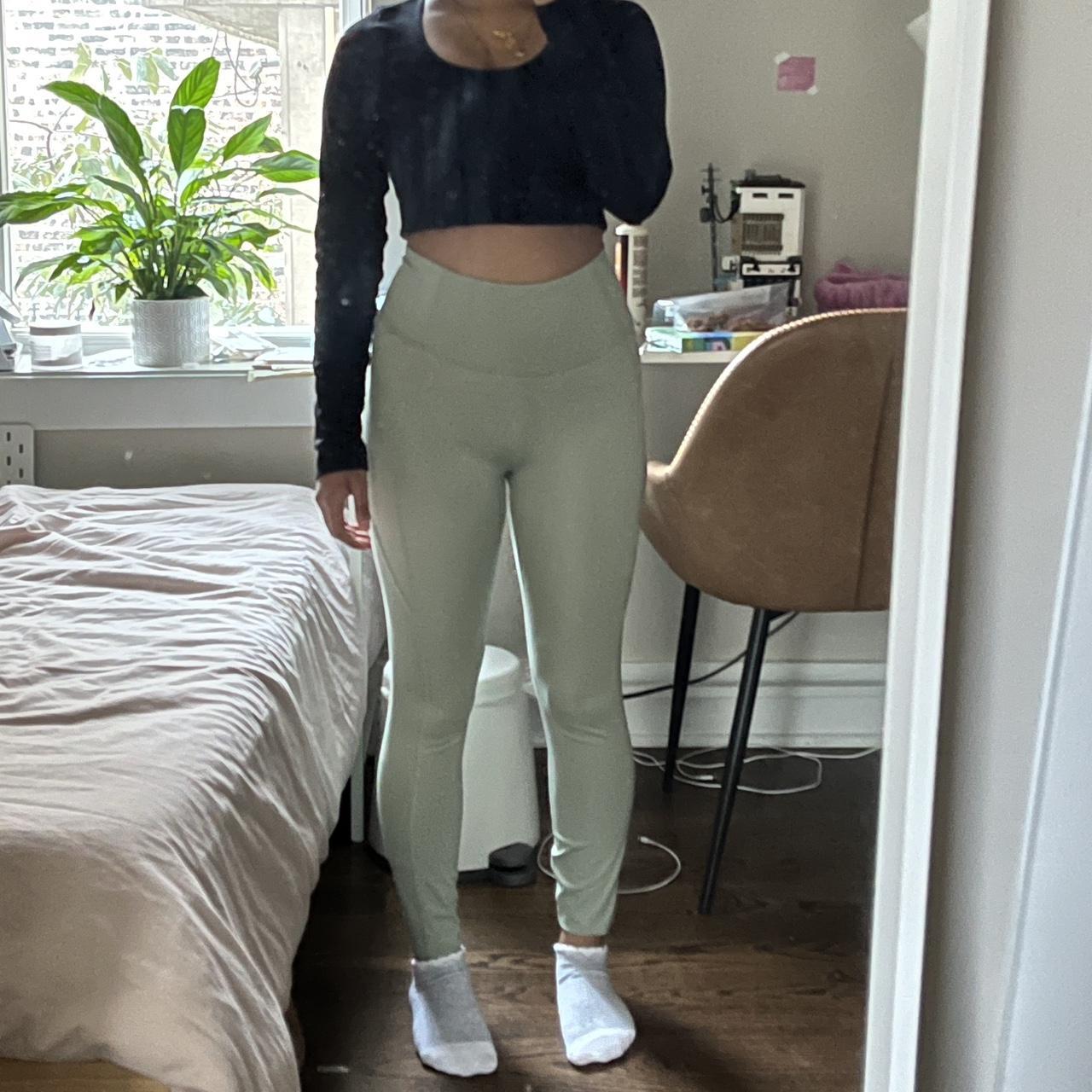 ALL IN MOTION LEGGINGS Says medium but more like a - Depop