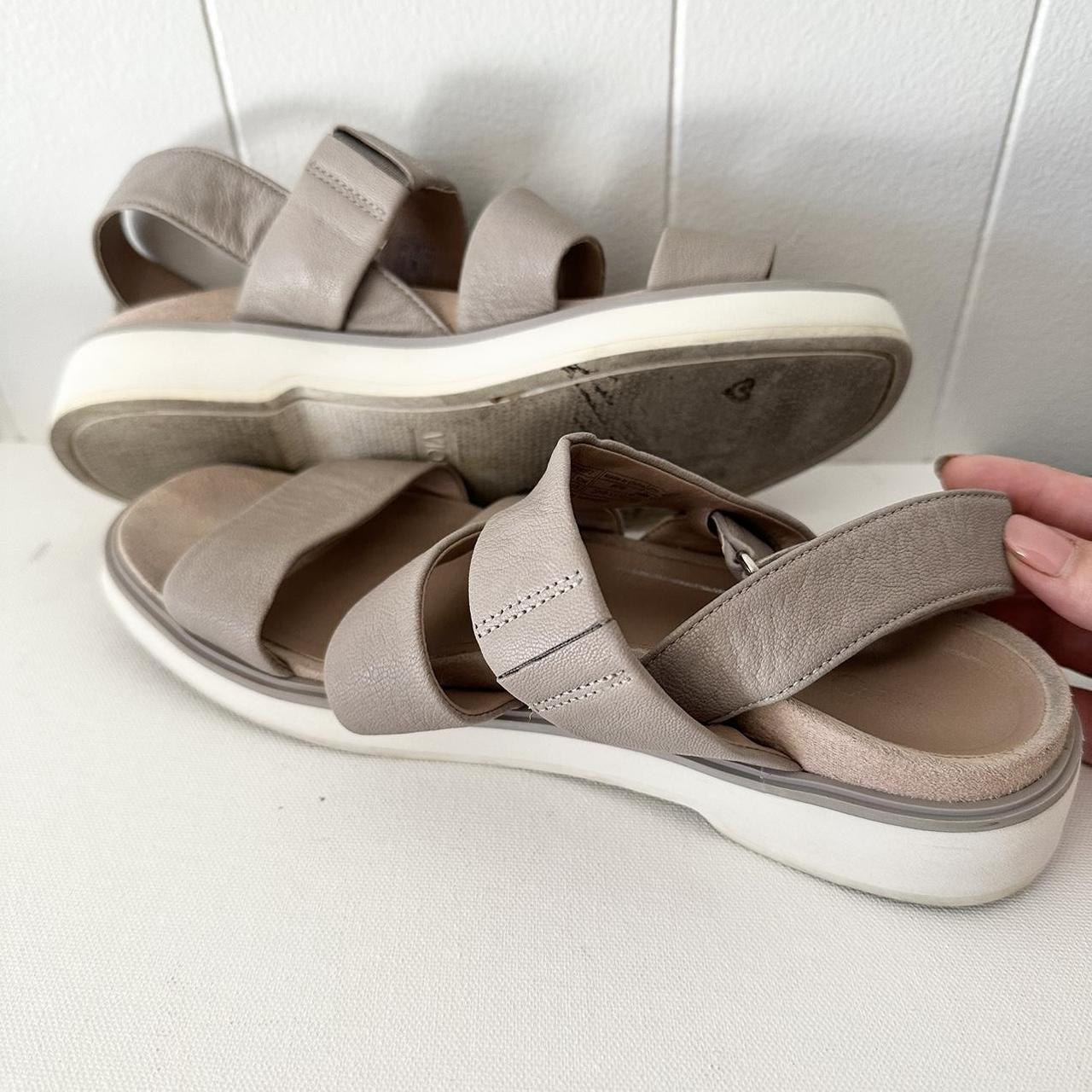 Vionic store gray sandals