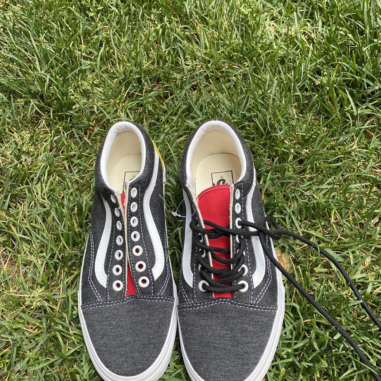 Vans without shoe on sale strings