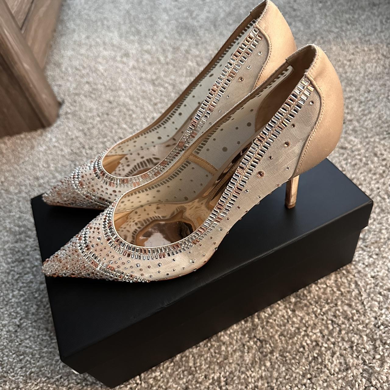 badgley mischka glitter pumps