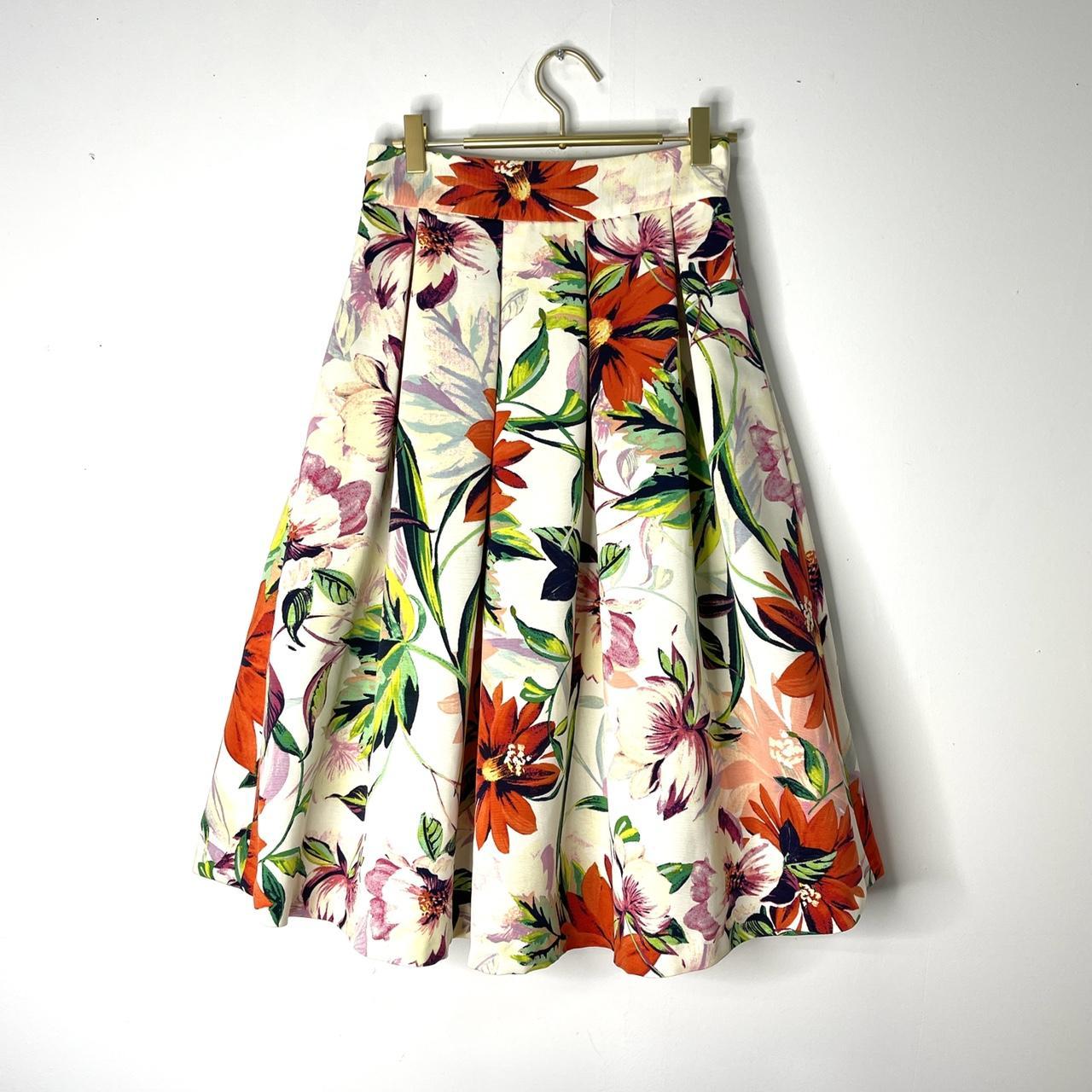 Exquisite Eliza J full midi skirt. Lined and with a