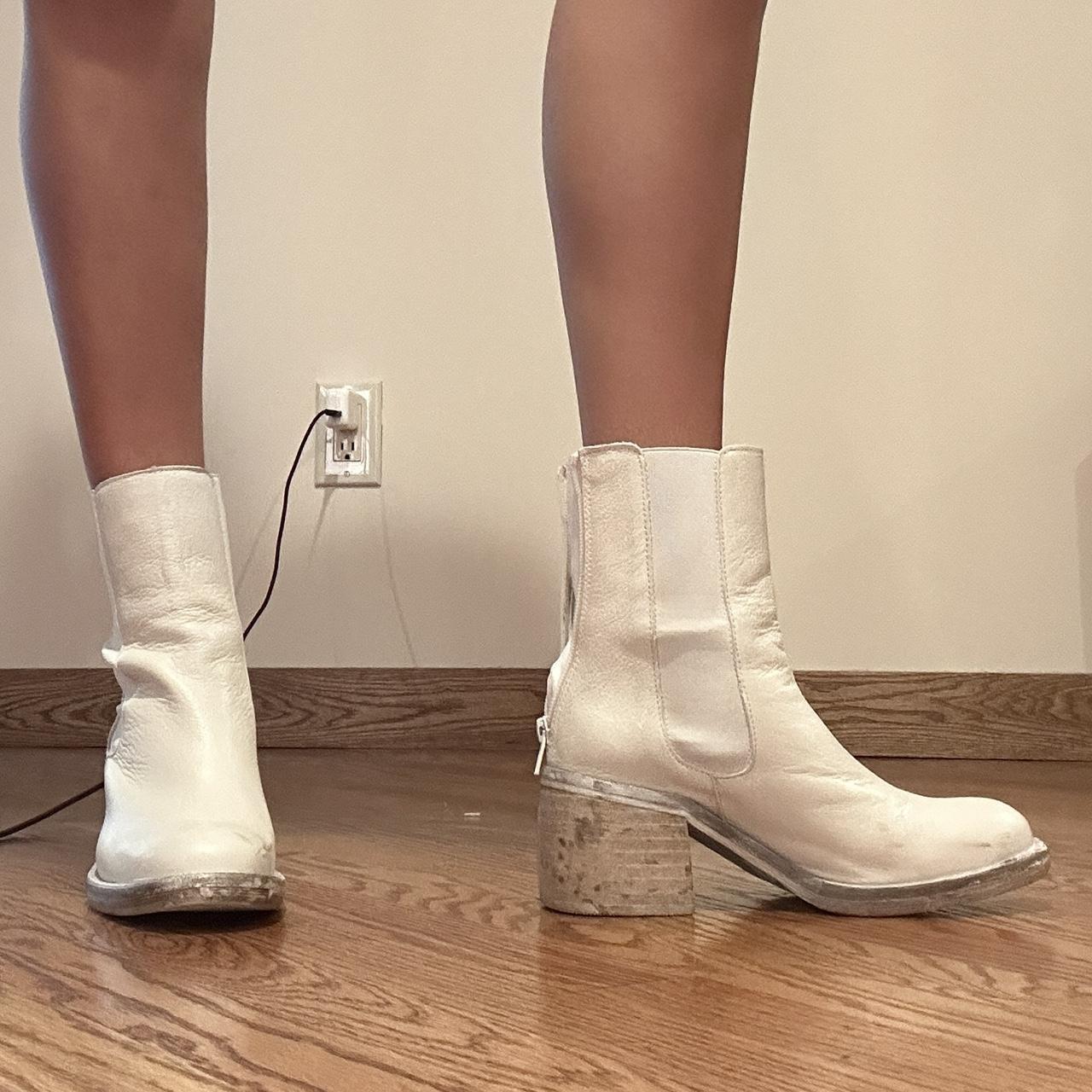 item listed by akvntg