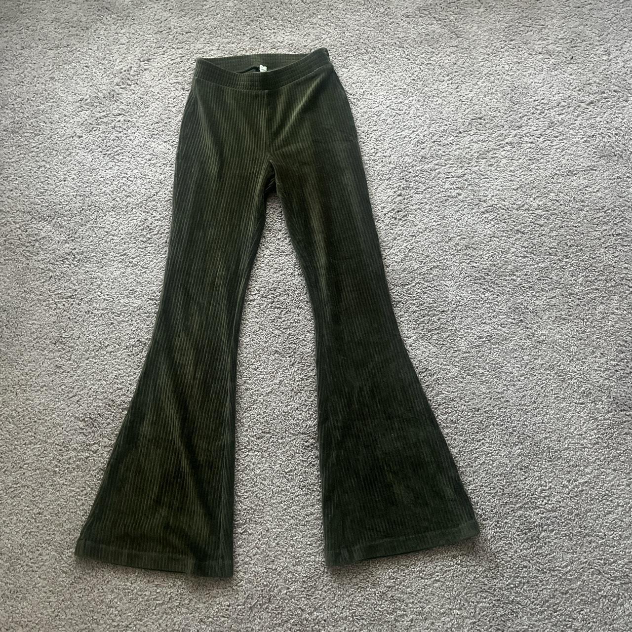 xs forest green aerie flare leggings, worn twice - Depop