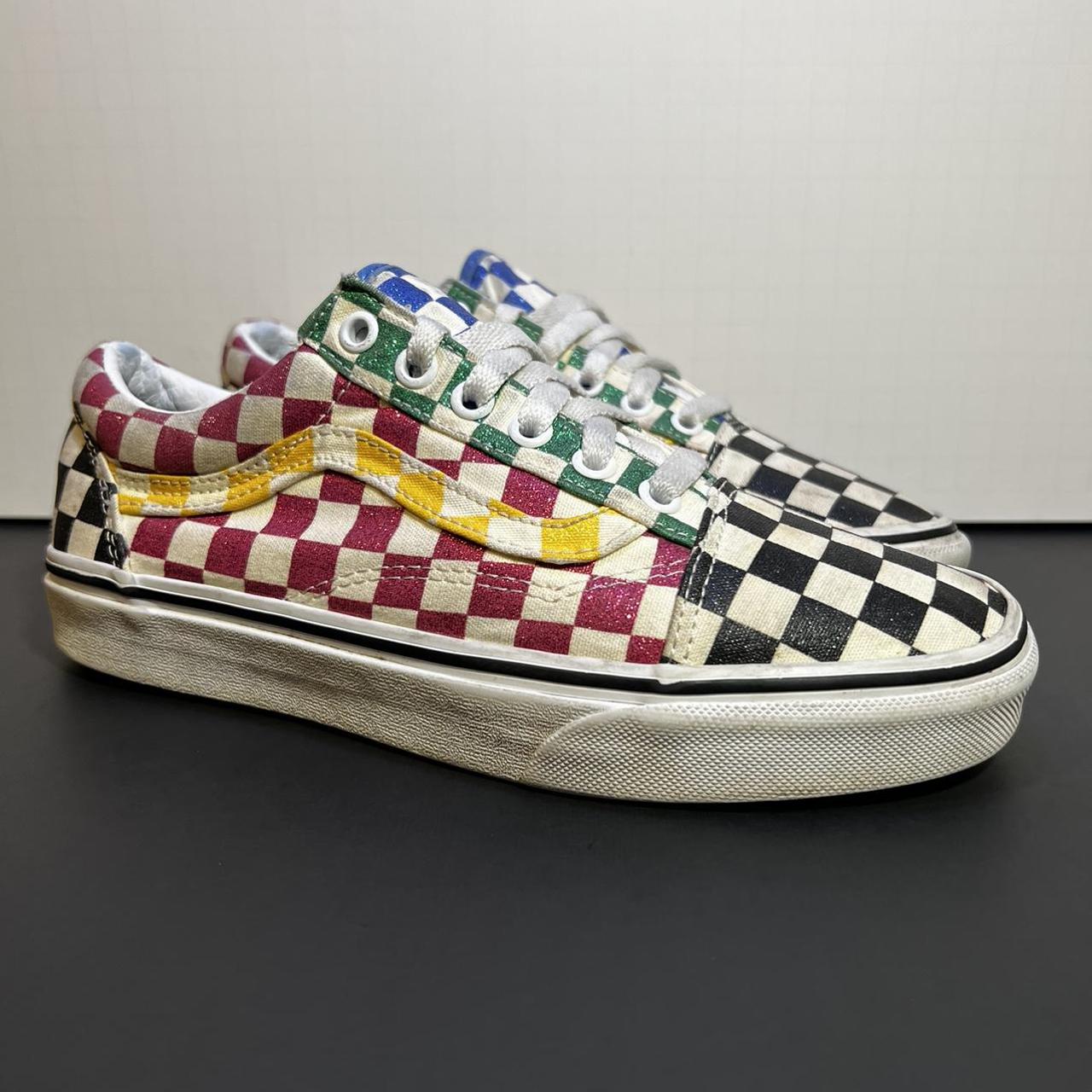 Women's low best sale top checkered vans