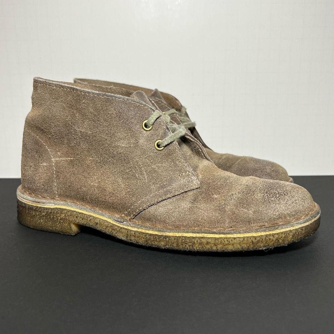 Clarks taupe 2024 distressed suede