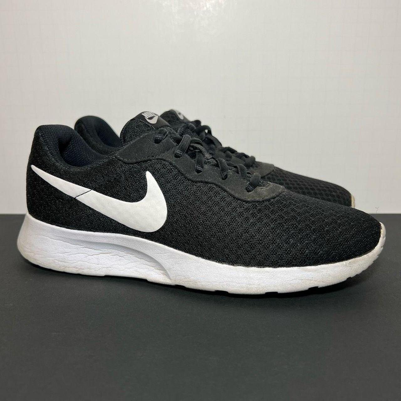 Womans 7.5 Nike Tanjun Black White Sneakers high quality NEW 812655-011