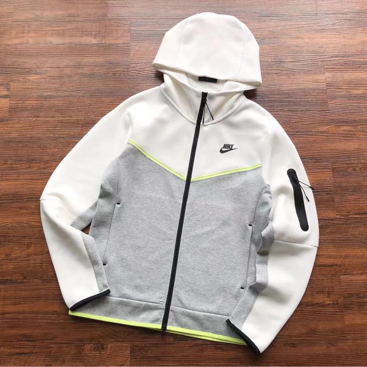 nike tech fleece volt
