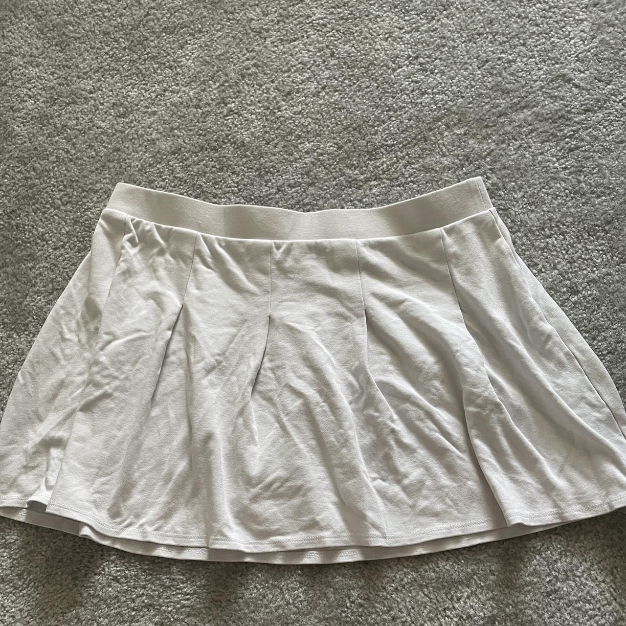 White skirt - cotton material - Depop