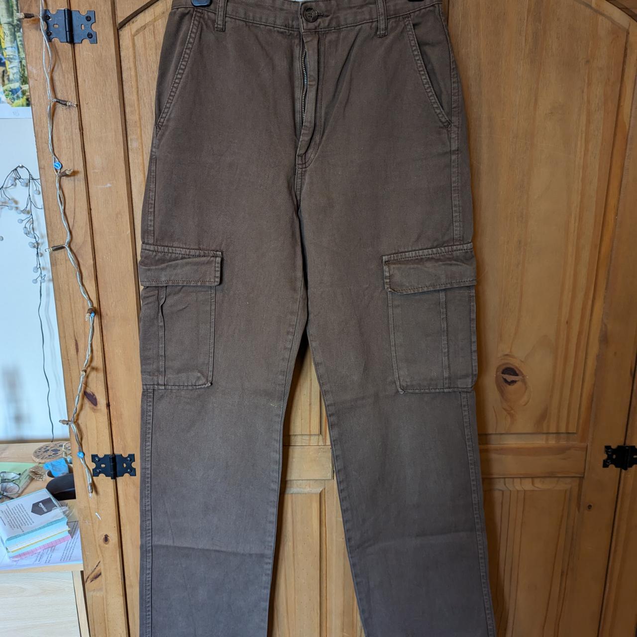 stradivarius cargos beige