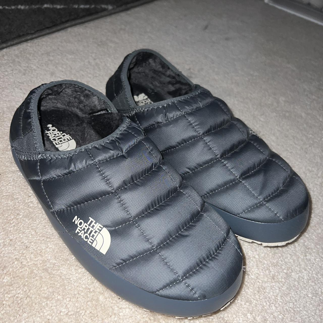 North Face Slippers Fits Like A Mens 885 Depop 8648