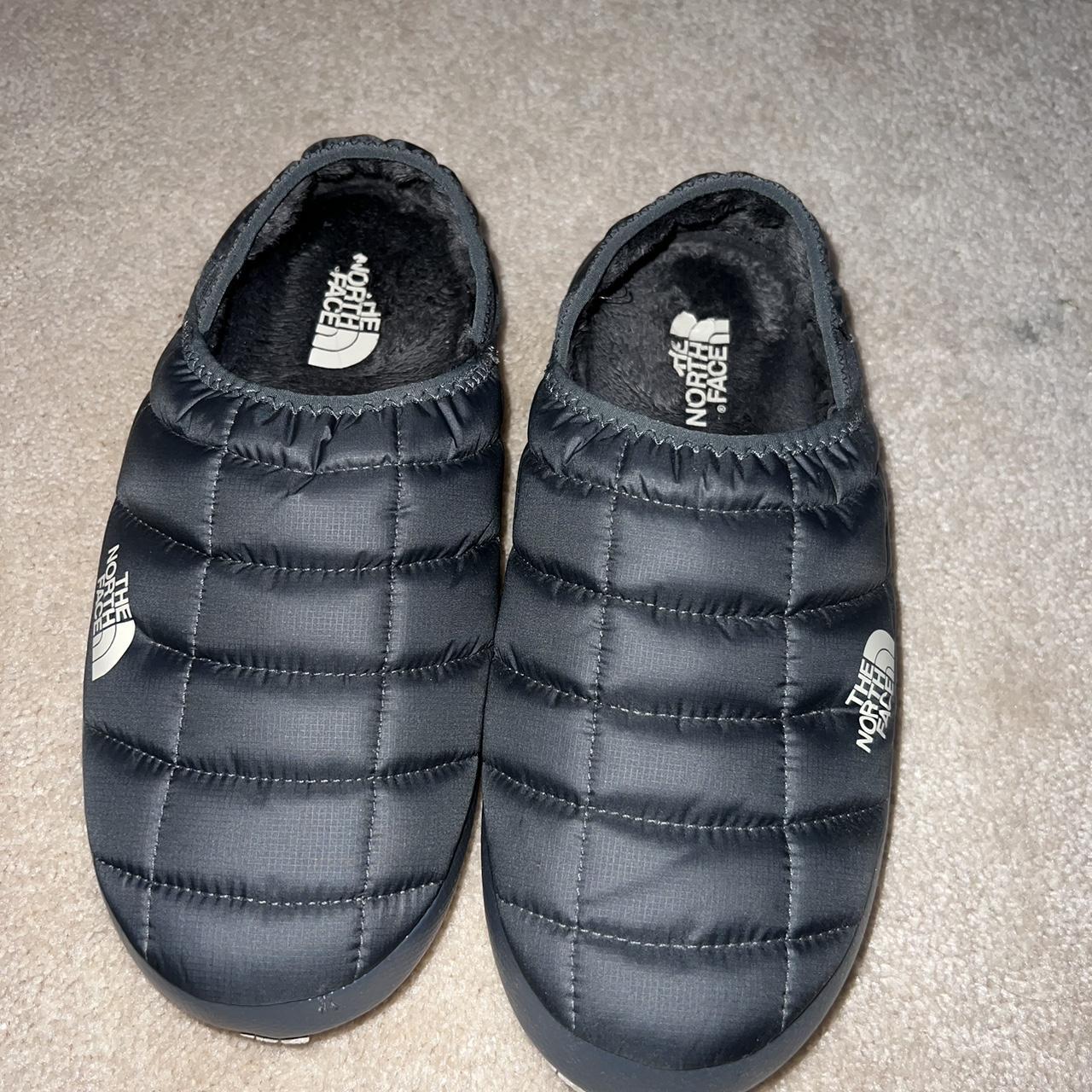 North Face Slippers Fits Like A Mens 885 Depop 3326