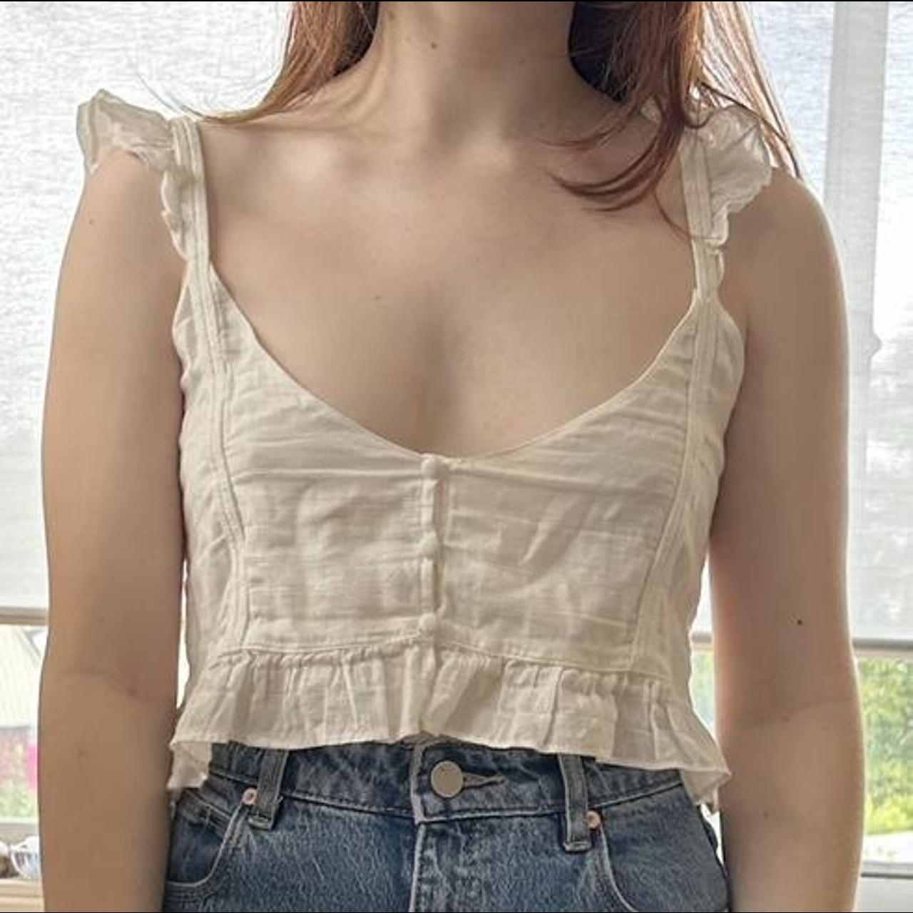lovely white crop ! so stunning and goes with... - Depop