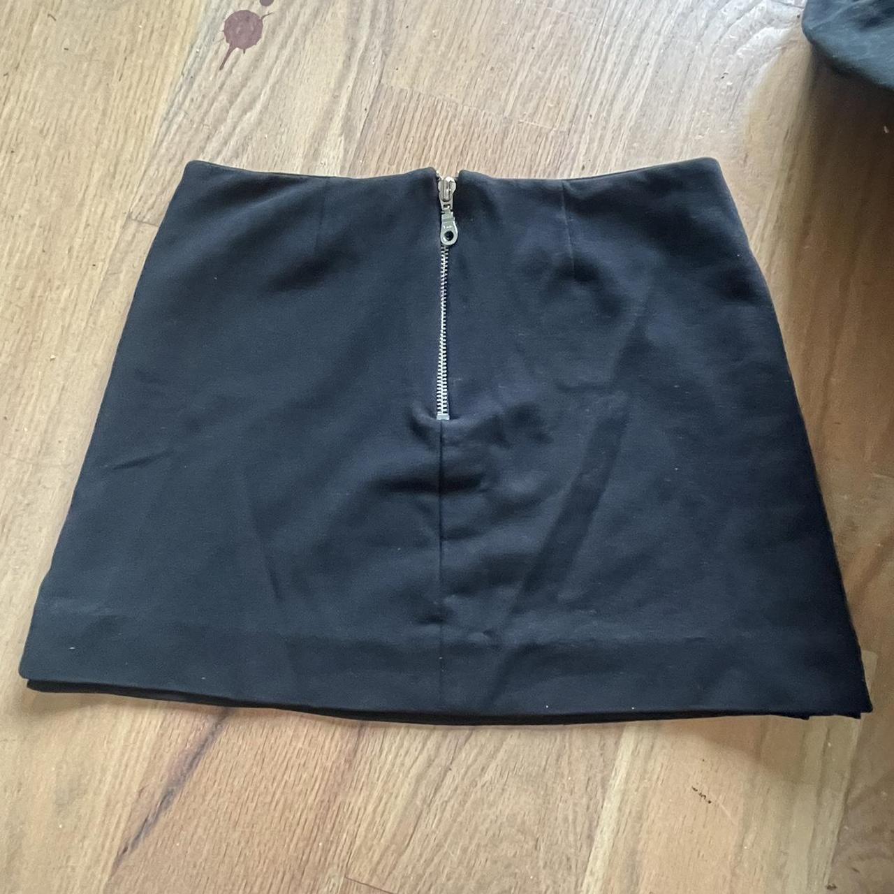 alice + olivia Women's Black Skirt | Depop