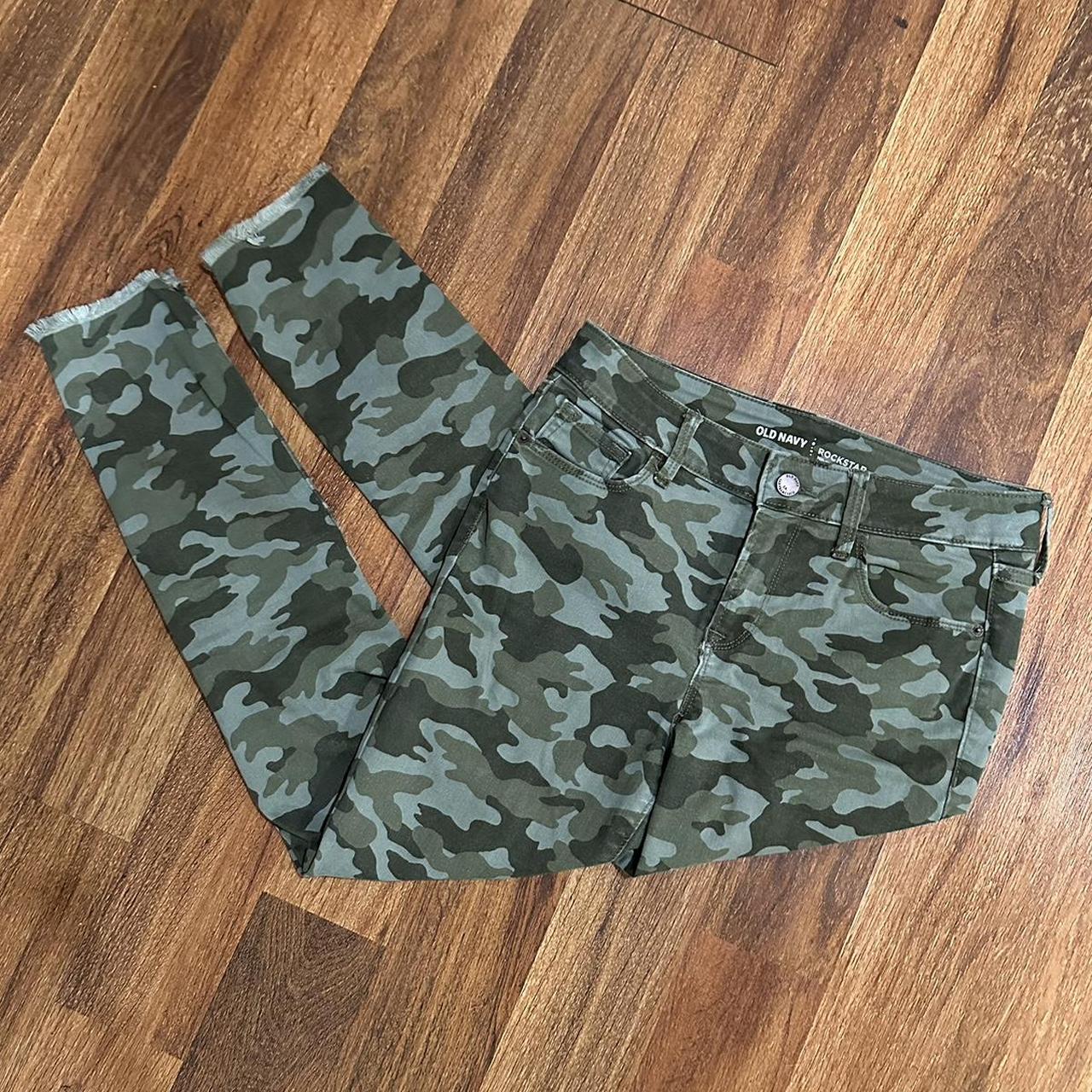 Old Navy Camo Pants Women's Size 14 In perfect - Depop
