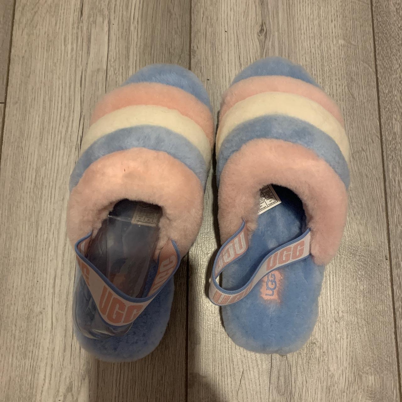 UGG FLUFF YEAH SLIDES BRAND NEW WITHOUT BOX SIZE