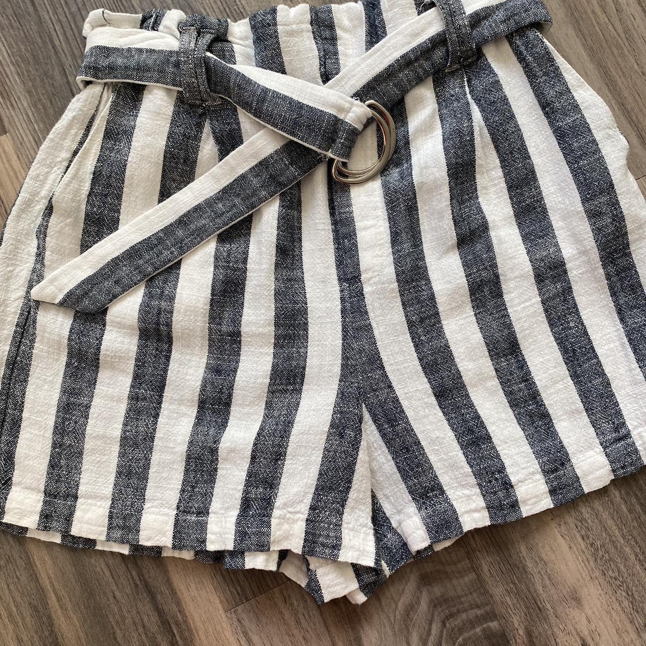 Linen stripped shorts - Depop