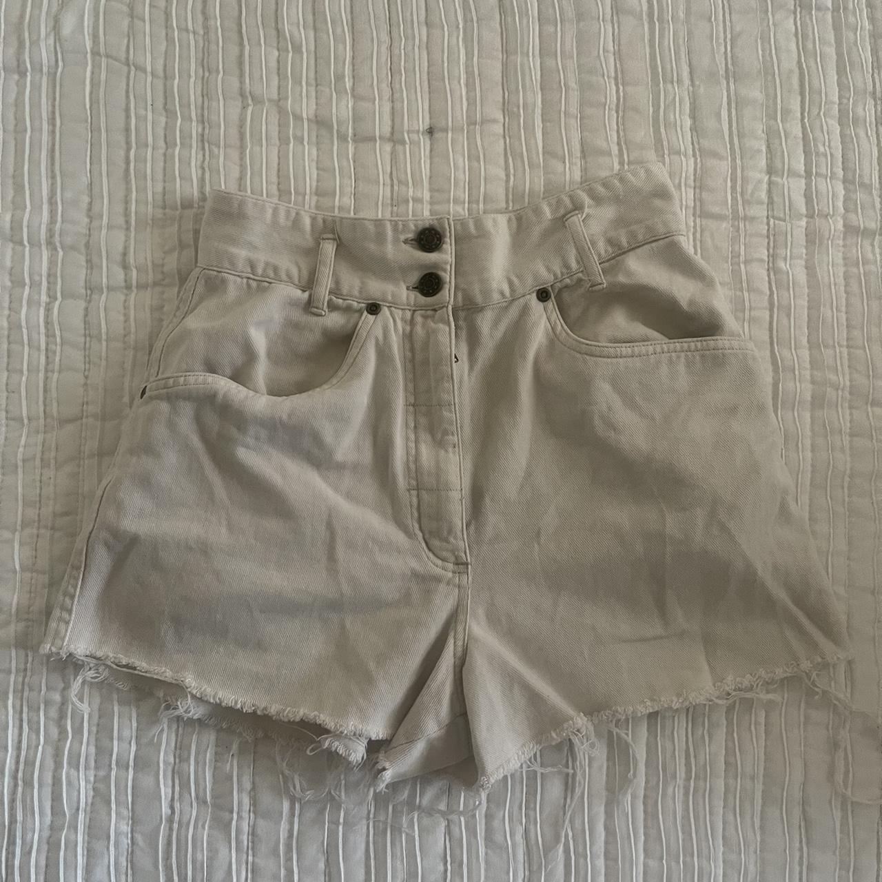 Women's Cream Shorts | Depop