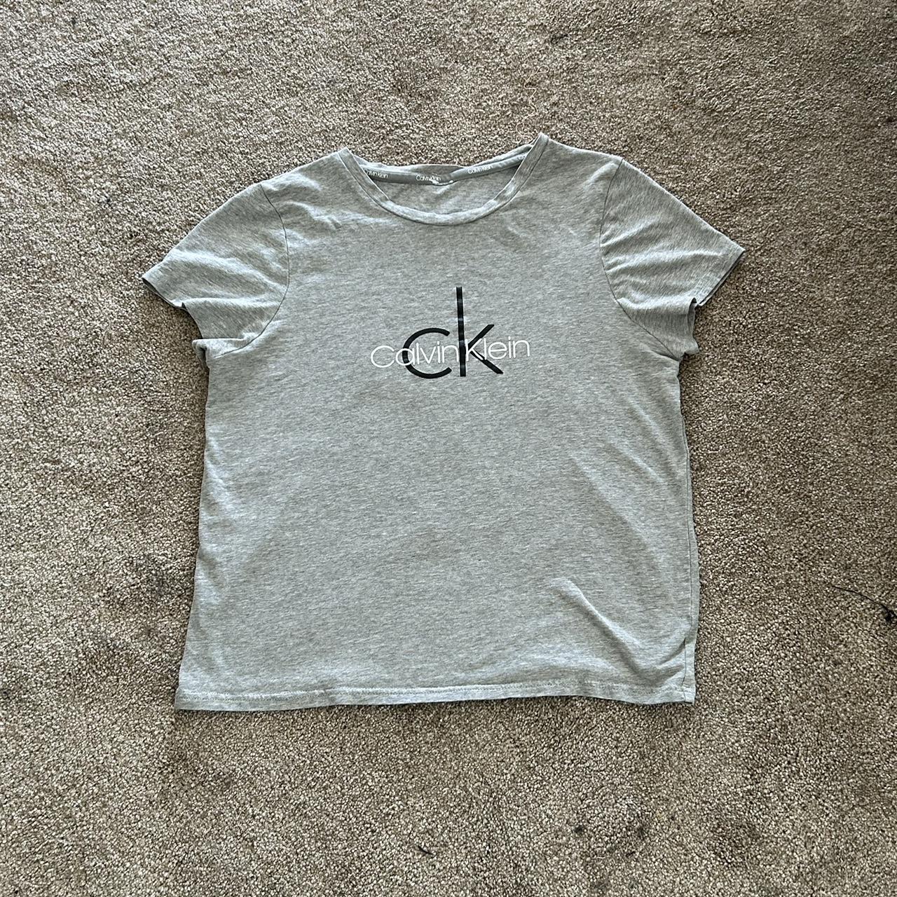 Calvin Klein Women's T-shirt | Depop