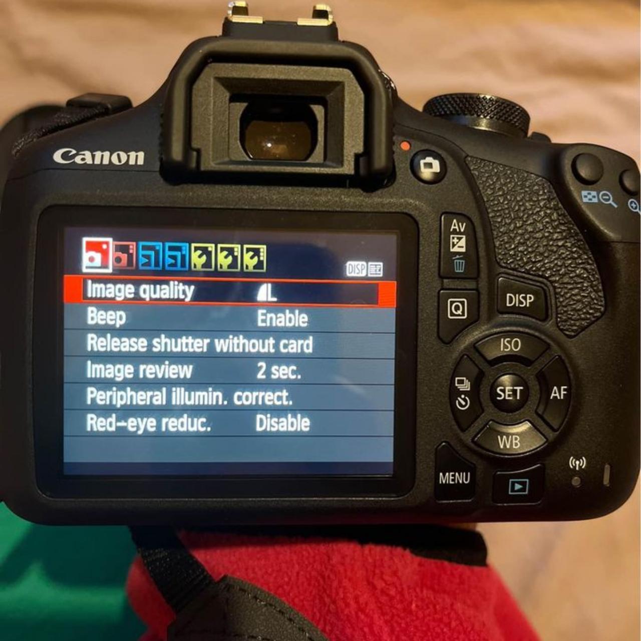 зеркальная камера canon eos 2000d
