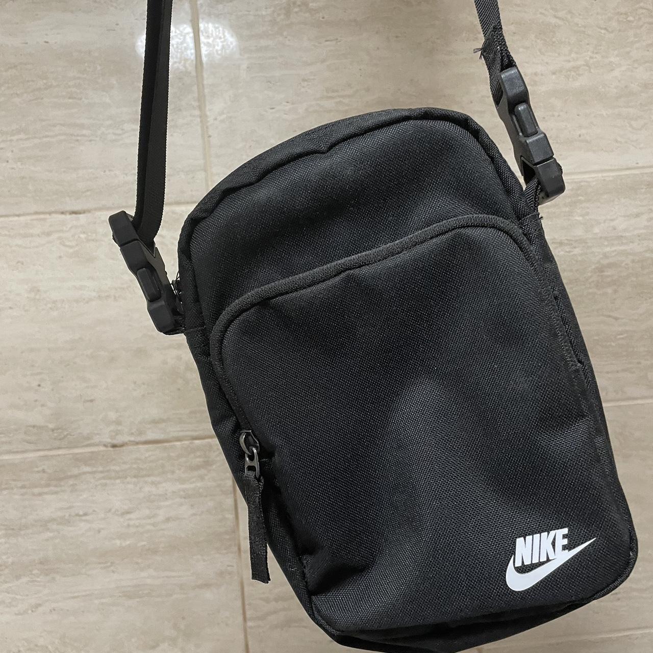 Nike Men's Black and White Bag | Depop