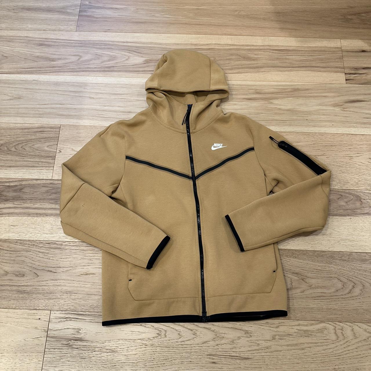 tan nike tech fleece