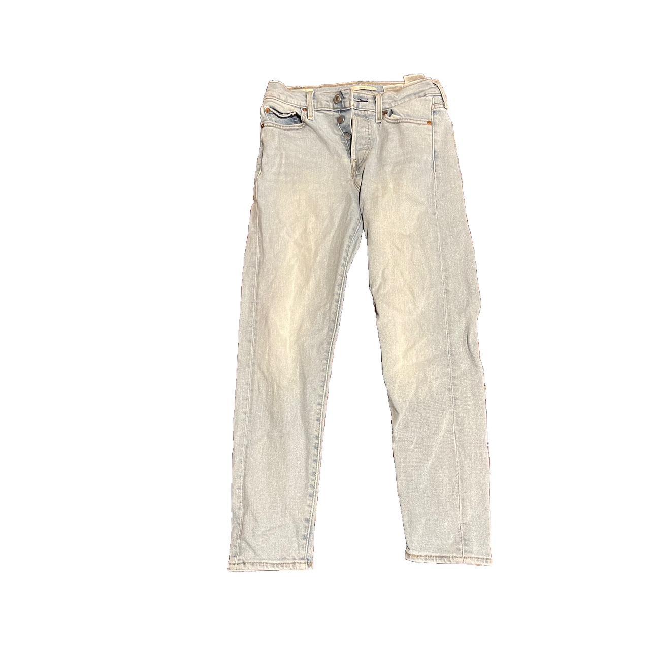 Lévis Light wash wedgie jeans (the first picture is... - Depop